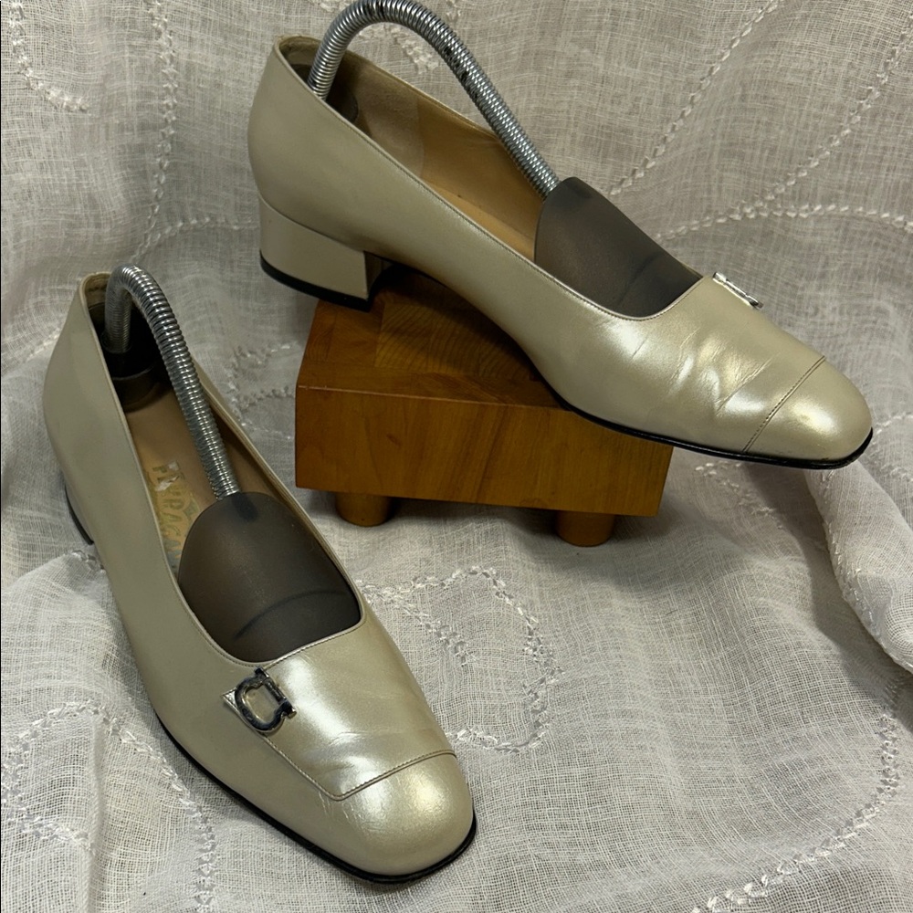 Salvatore Ferragamo leather made in Italy square heel boat shoes